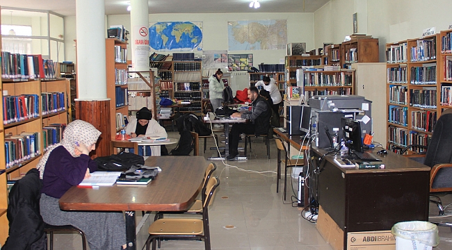 11 binden fazla kitap emanet verildi