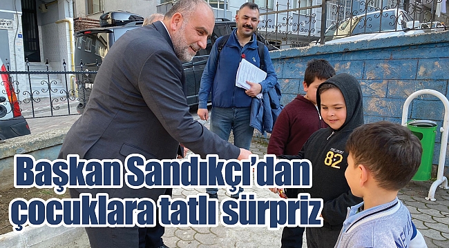 Başkan Sandıkçı’dan çocuklara tatlı sürpriz