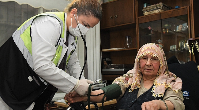 Sağlık ekibine ‘cümbüşlü’ teşekkür