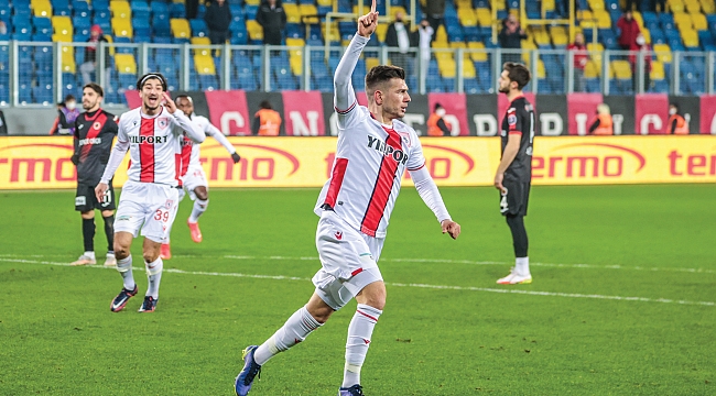 Takımı ipten aldı