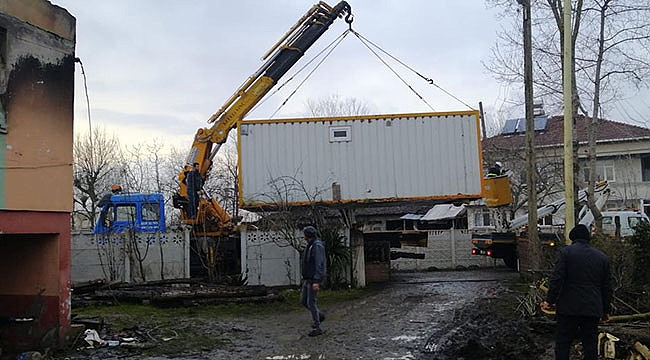 Evi yanan aileye konteyner ev