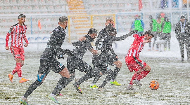 Kar maçı zora soktu!