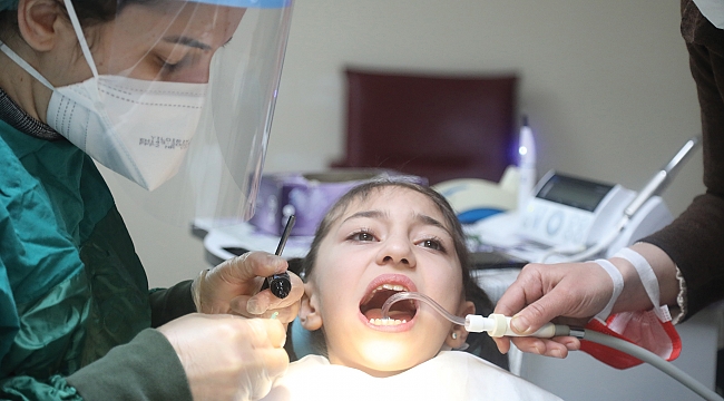 Kırsaldaki çocukların diş tedavisi yapılıyor