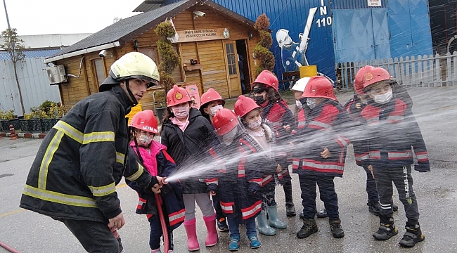 Minikler itfaiyeci oldu