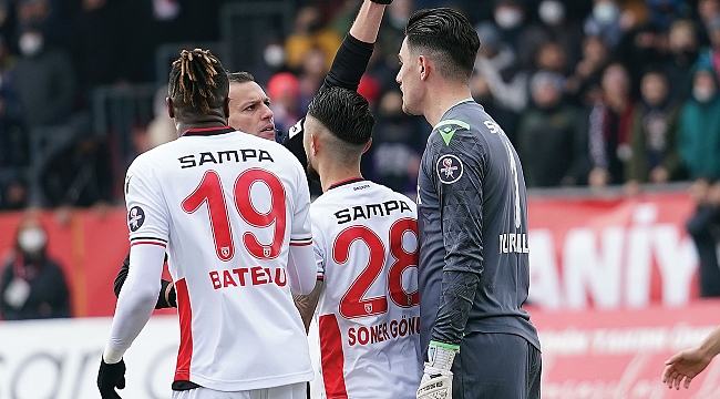 Nurullah ilk kırmızı kartını gördü