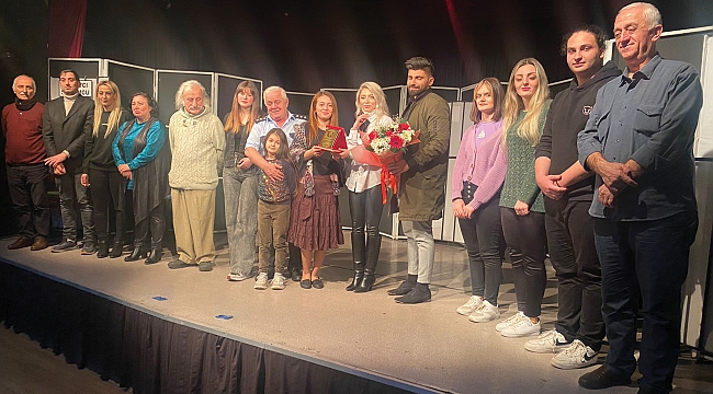 Seyir Tiyatrosu yine güldürdü