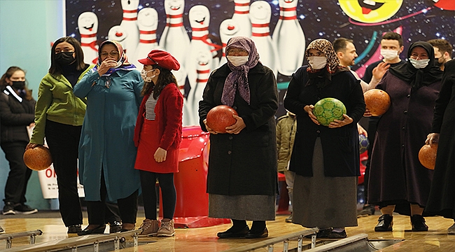 Teyzelerin bowling keyfi