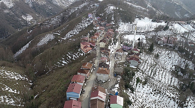 Aynı cadde üzerinde oruçlarını 1 dakika arayla açıyorlar