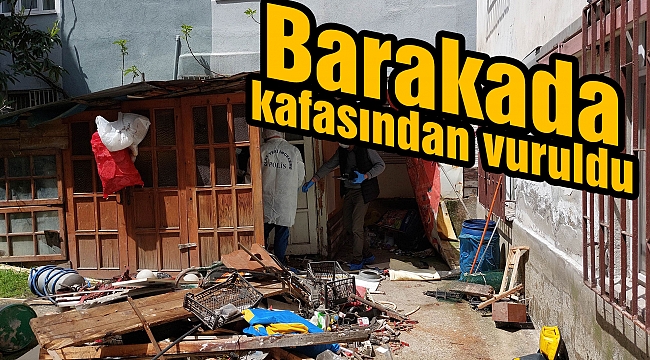 Barakada kafasından vuruldu