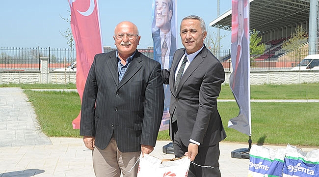 Çiftçilere ayçiçeği tohumu desteği