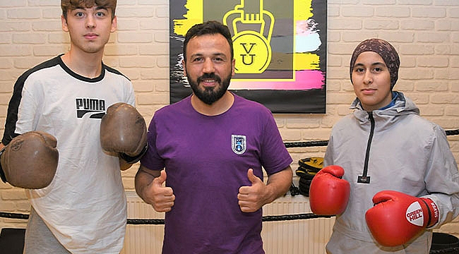 Kardeş boksörler madalya peşinde