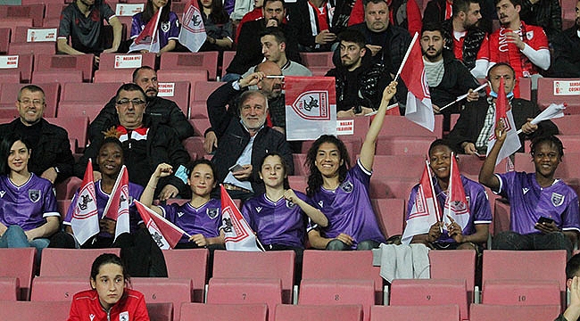 Kazandıkları gibi stada koştular