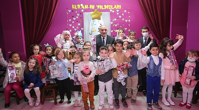 Kur'an okuyan minikler mest etti