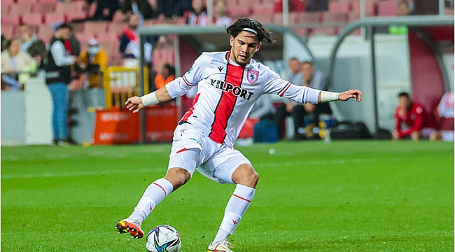 Sağ kanadı arı gibi işledi