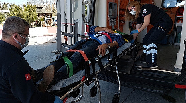 Sıcak asfalt yüklü kamyon şarampole yuvarlandı