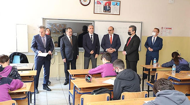 Sınava girenlere başarı diledi