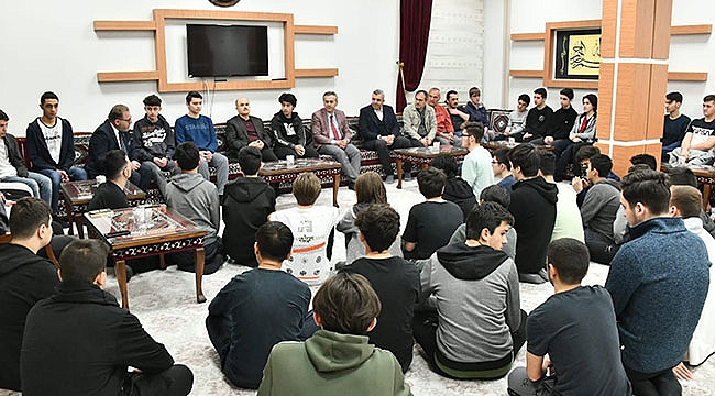 VALİ DAĞLI’DAN ÖĞRENCİLERE: Kendinizi iyi geliştirin