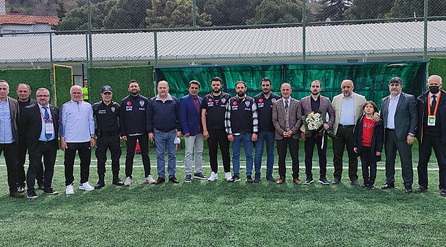 Yeşil sahada polisler unutulmadı