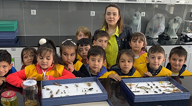 AtaÇocuklu miniklerden ‘Böcek Müzesi’ne ziyaret