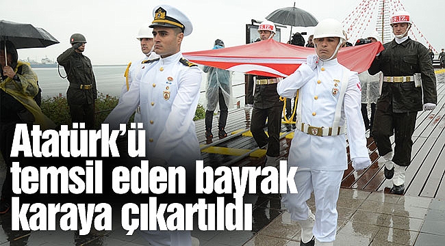 Atatürk’ü temsil eden bayrak karaya çıkartıldı