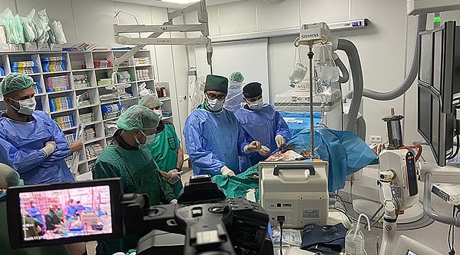 Canlı yayında kalp kapak değişimi