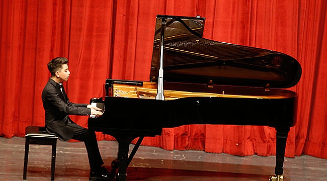 Çocuk piyanistten ‘Kurtuluş 1919’ resitali