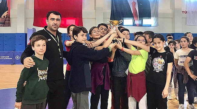 Çocuklar hem eğlendi hem yarıştı