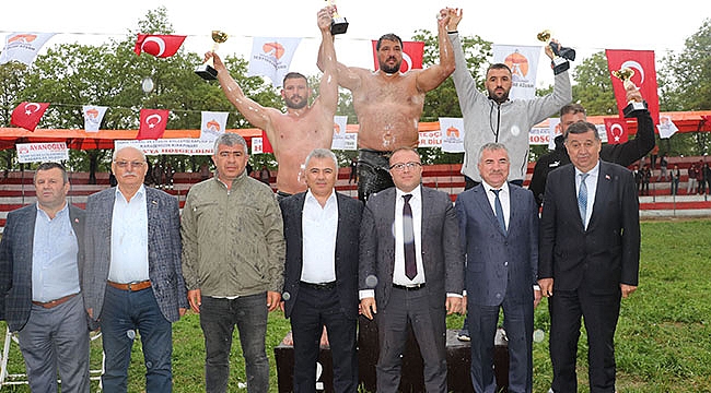 Er meydanının şampiyonu Recep Kara