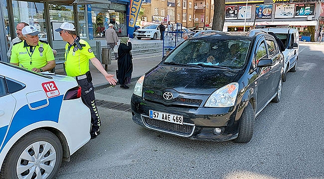 Hastaneye hasta götürürken kaza yaptı