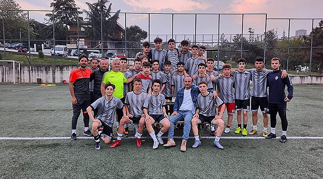 Kadıköy şampiyonluk pastası kesti