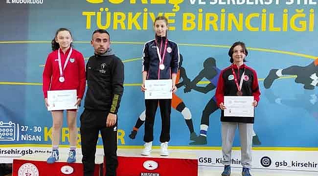 Melike Türkiye’nin en iyisi