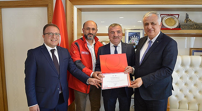 Özdemir'e teşekkür belgesi