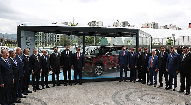 Seneye martta caddelerde