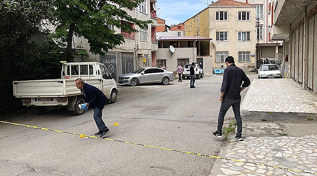 Sokak ortasında silahlar konuştu