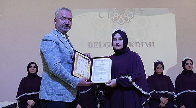 İlk mezunlarını verdiler