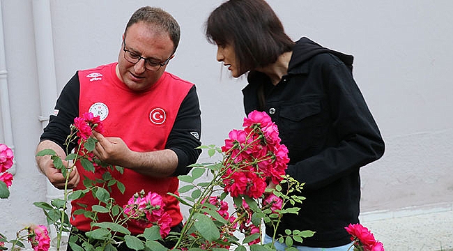 Kaymakam çift takdir topluyor