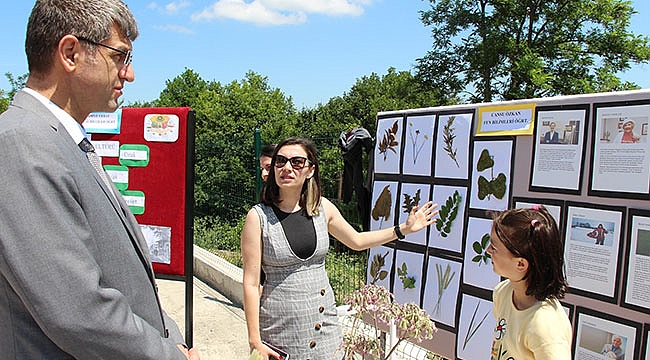 Kırsal mahallede resim sergisi