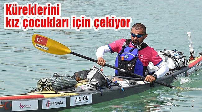 Küreklerini kız çocukları için çekiyor