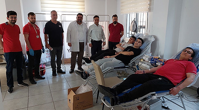 Öğrencilerden Kızılay'a kan