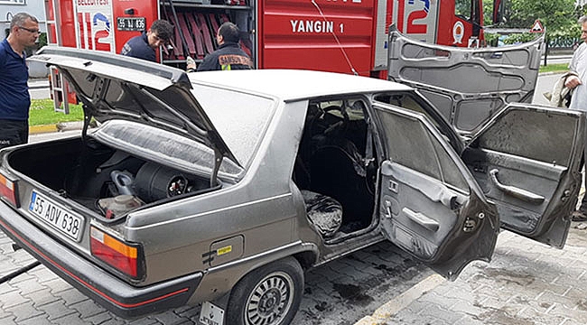 Park halindeki otomobil alev aldı