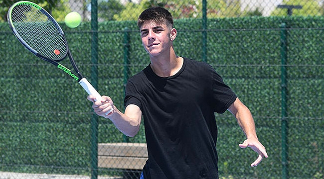 Play Tenis’in gözü zirvede