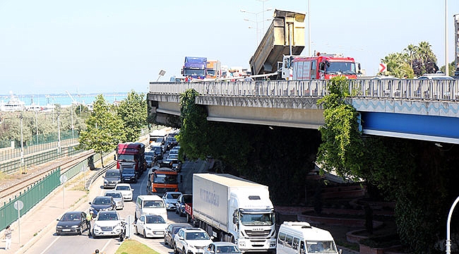 Trafiği kitleyen kaza!