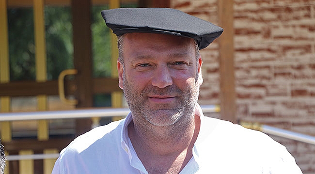 Bağış seven Hollandalı