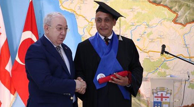 Gürcistan’dan fahri doktora diploması