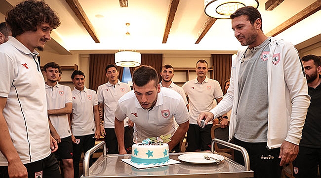 Melih’e doğum günü sürprizi