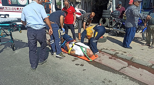  Motosiklet otomobile çarptı