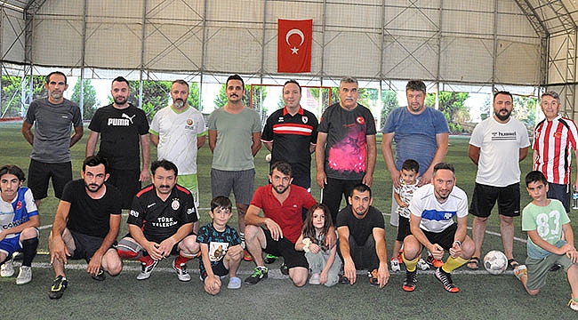 Öğretmenler yeşil sahada