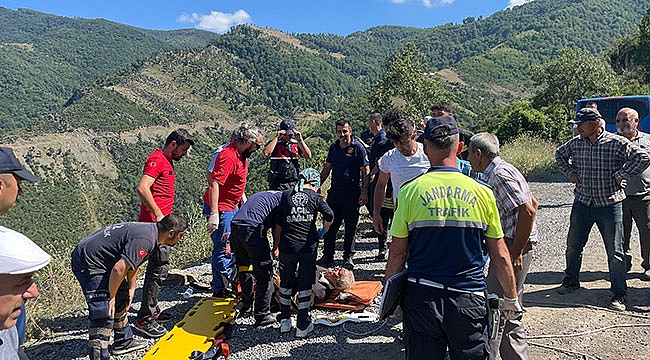 Otomobil uçuruma yuvarlandı: 3 yaralı