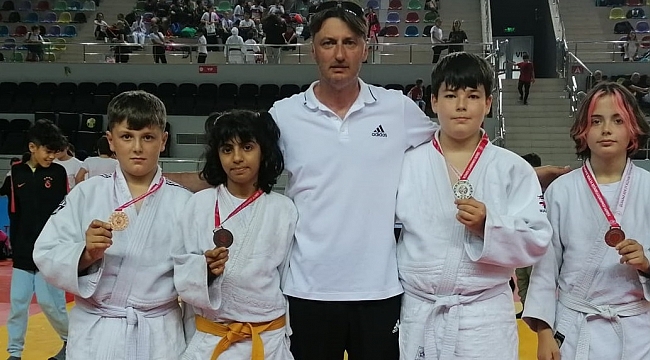 Samsunlu judocular madalyalarla döndü