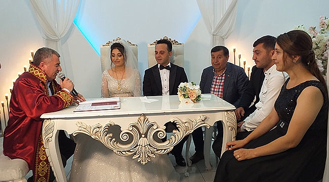 Nikahı Başkan Özdemir kıydı